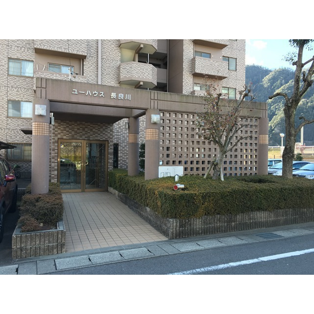 ユーハウス長良川　6B号室のエントランス