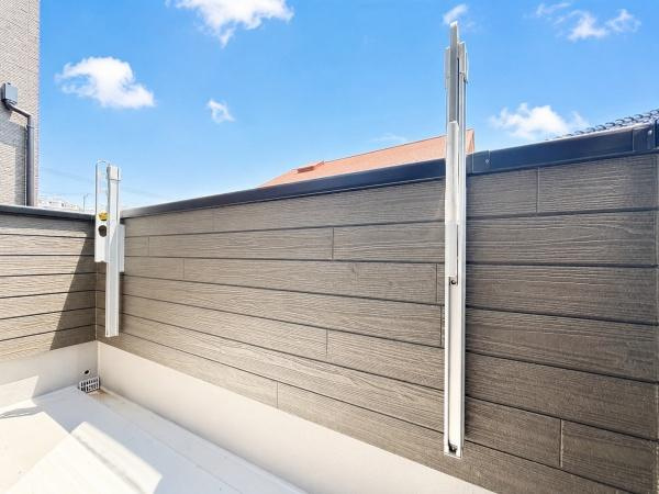 横浜市中区寺久保の新築一戸建のバルコニー|陽当り良好のバルコニー！
風通しもよく気持ちいいです