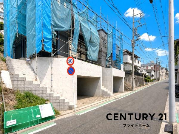 横浜市中区本牧緑ケ丘の新築一戸建の前面道路含む現地写真|前面道路が広いので、安心して駐車可能です！
是非現地へお越しください。