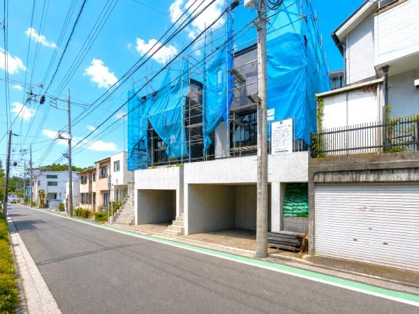 横浜市中区本牧緑ケ丘の新築一戸建の前面道路含む現地写真|前面道路が広いので、安心して駐車可能です！
是非現地へお越しください。