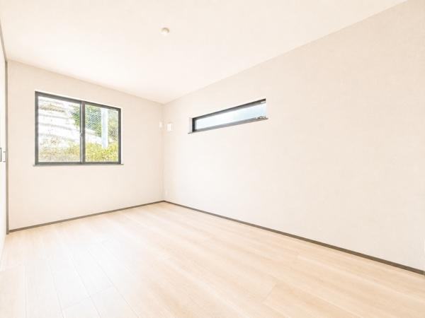 横浜市中区本牧緑ケ丘の新築一戸建の洋室|落ち着きのある洋室です！
休日はこちらでおくつろぎ下さい♪
