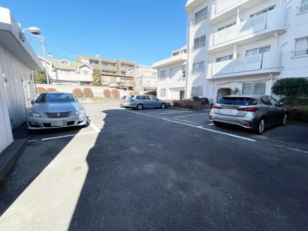 上用賀スカイマンションの駐車場|空き状況に関しましてはお気軽にお問合せ下さいませ。
