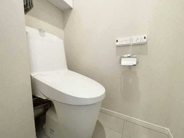 上用賀スカイマンションのトイレ|明るくて広い落ち着いた色合いのトイレです！