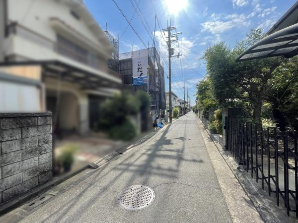 【前面道路含む現地写真】 | 毎日のお散歩も快適なエリアで、ゆとりある住環境が整っています。