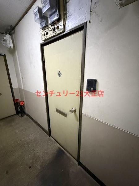 藤田ビルの玄関