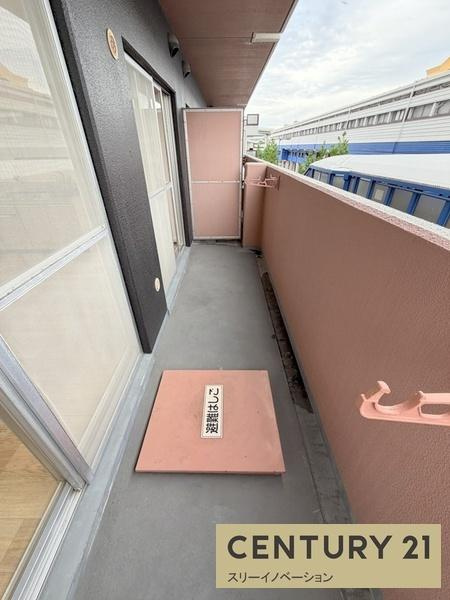 大阪市港区築港３丁目の賃貸マンションのバルコニー|★物干し★