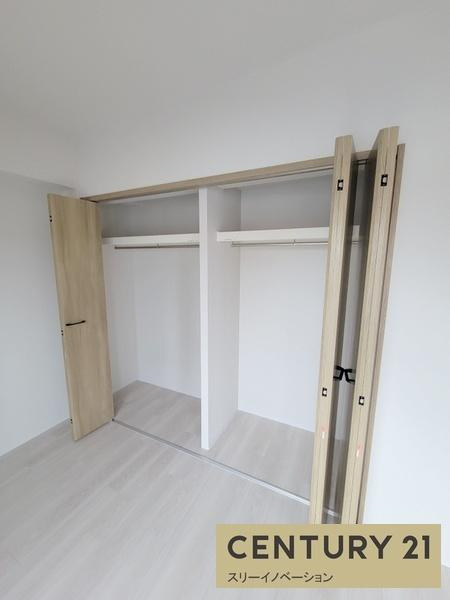 Louis Residence 弁天町の収納|★大きなクローゼット★