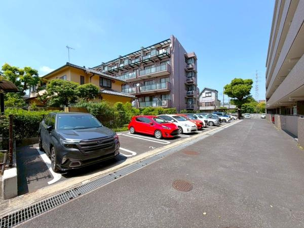 シティウインズ新川崎弐番館の駐車場
