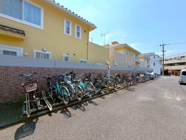 シティウインズ新川崎弐番館の駐車場