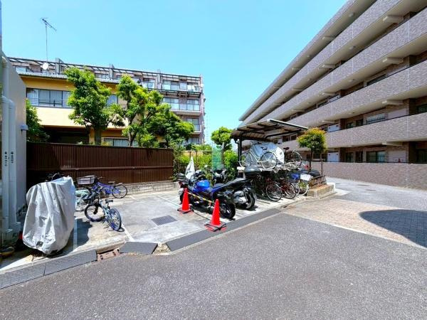 シティウインズ新川崎弐番館の駐車場