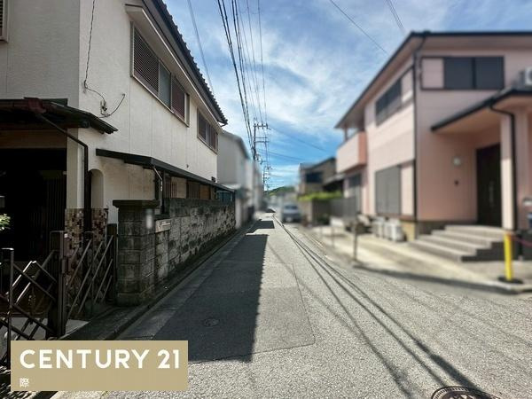 和歌山市和歌浦東３丁目　中古戸建の前面道路含む現地写真