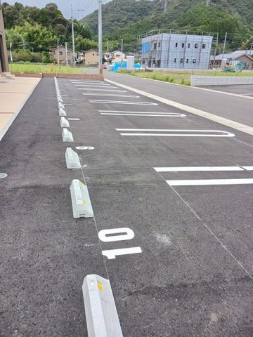 エテルノ・フェリーチェの駐車場