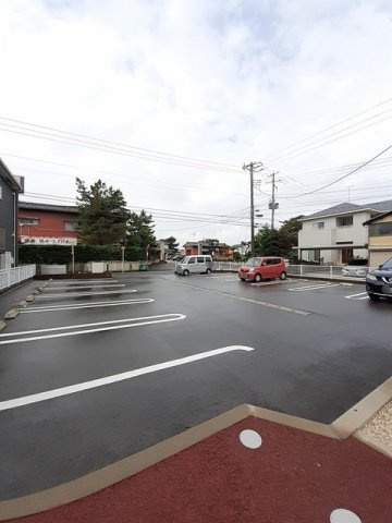 ヴィラ　アバンザーレの駐車場