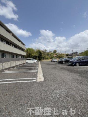 ブリランテの駐車場|※同一建物別号室のお写真です。