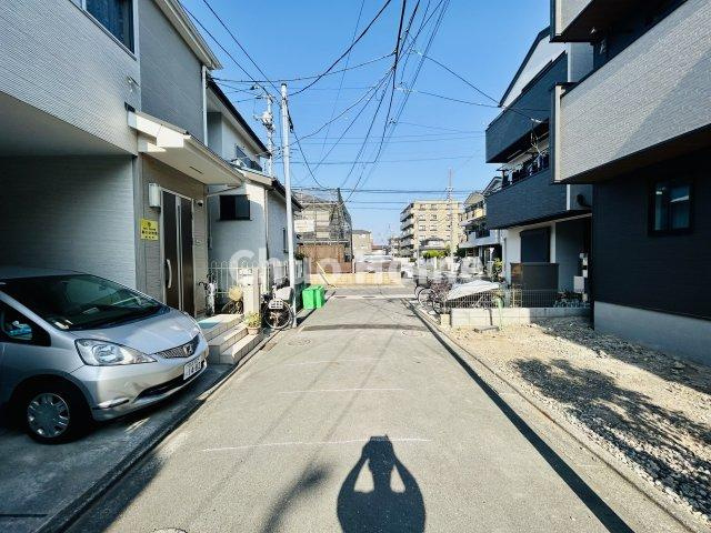 足立区大谷田5丁目新築分譲住宅の前面道路含む現地写真|全面道路
