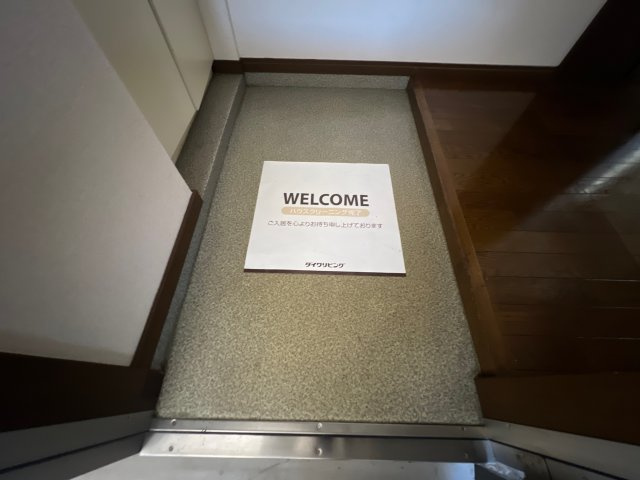 リバーサイド弐番館の玄関