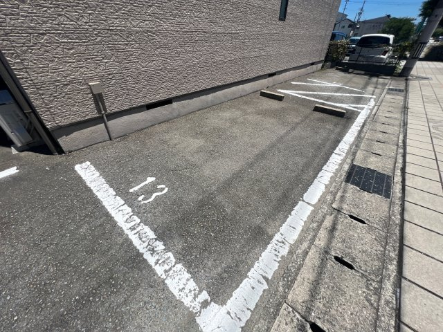 リバーサイド弐番館の駐車場
