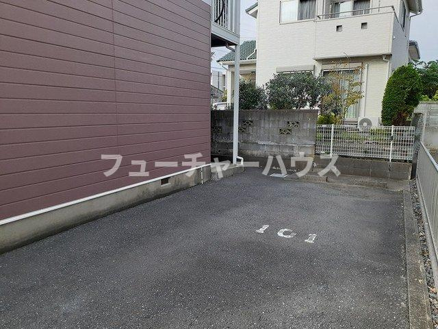 イーストコートの駐車場|車をお持ちの方に嬉しい駐車場付きの物件です