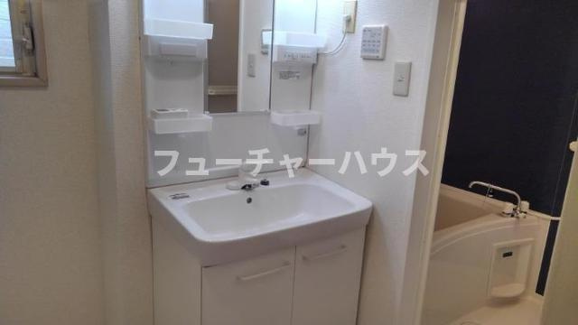プラドール鈴木の洗面所|脱衣スペースもあります