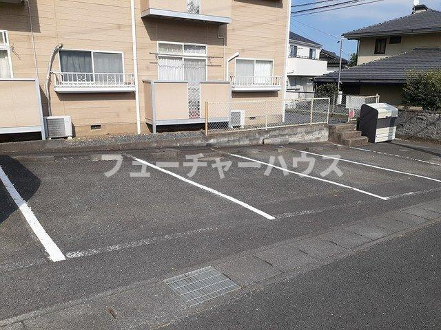 エルディム金畑の駐車場|駐車場があるので、車を買う予定の方も安心です