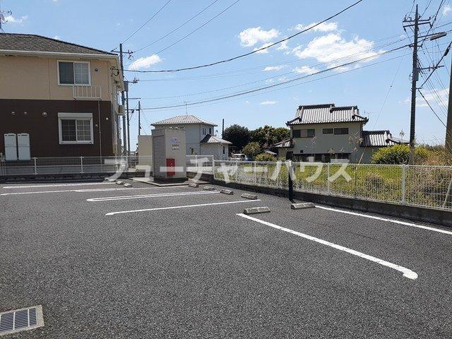 アクア　ガーデン　Ⅱの駐車場|車をお持ちの方に嬉しい駐車場付きの物件です