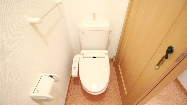 メゾン・パルテールＥのトイレ|落ち着いたトイレです