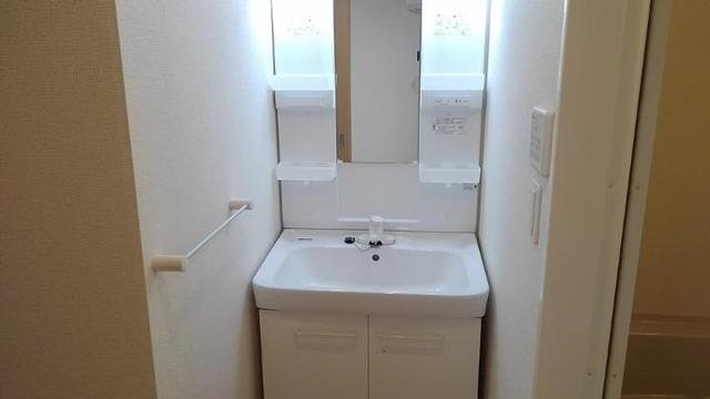 サントル　ユナゴの洗面所|スペースが確保できる洗面所です