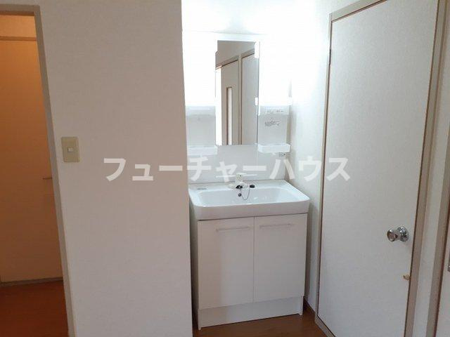 エイブルーＩの洗面所|ゆったりとスペースのある洗面所
