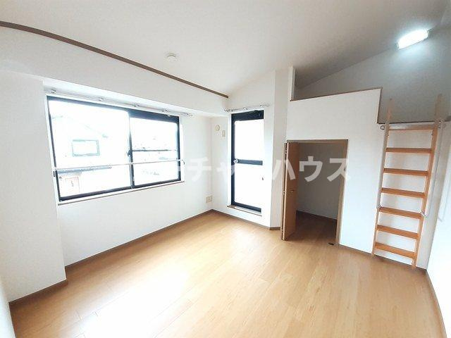 プラティークＢの洗面所|明るい洗面所です