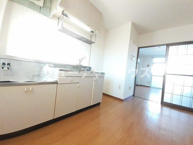 クリエイティブフォーのキッチン|コンパクトなキッチンで掃除もラクラク