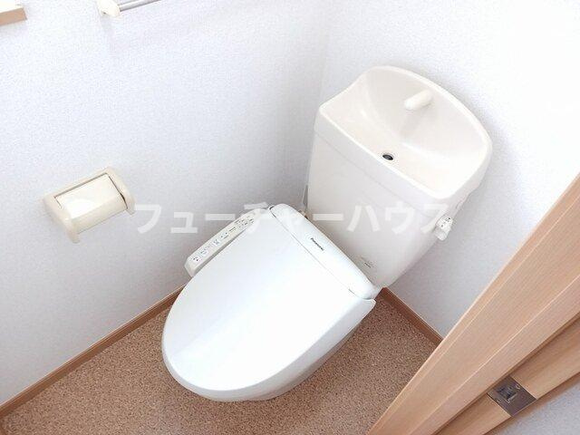 サンパティークＢのトイレ|ゆったりとした空間のトイレです