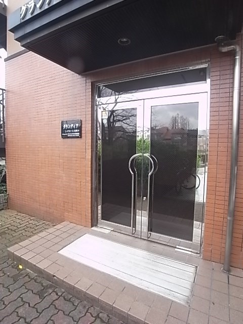 尼崎市栗山町１丁目の賃貸マンションのエントランス|落ち着いたエントランスです