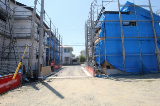大そねⅥ　3号棟　新築戸建（全5区画）の前面道路含む現地写真|南側　幅　5.0ｍ　