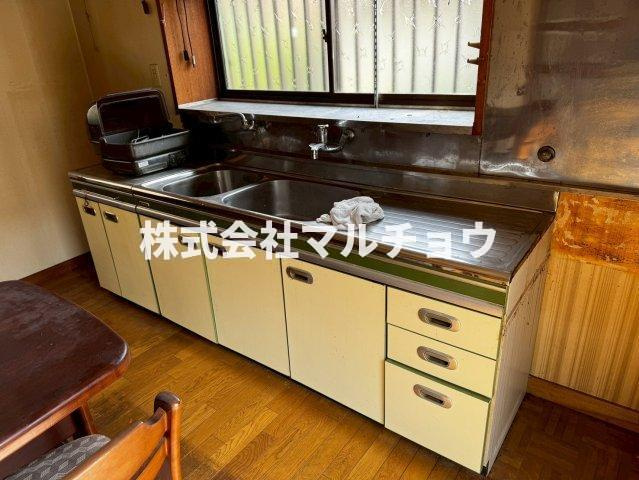 東山一丁目戸建てのキッチン|コンパクトなキッチンで掃除もラクラク