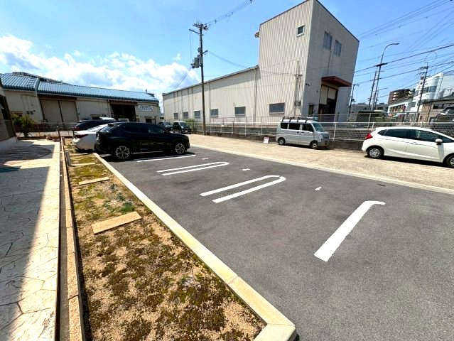 グランドールの駐車場
