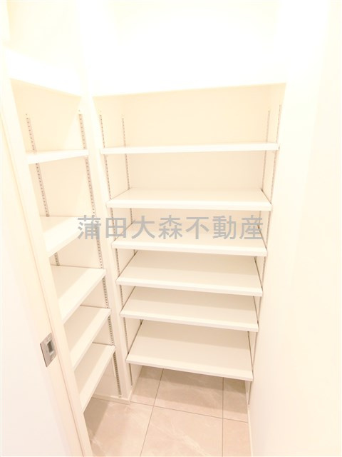 シーズンフラッツ蒲田の収納|玄関収納①　シューズインクローゼット