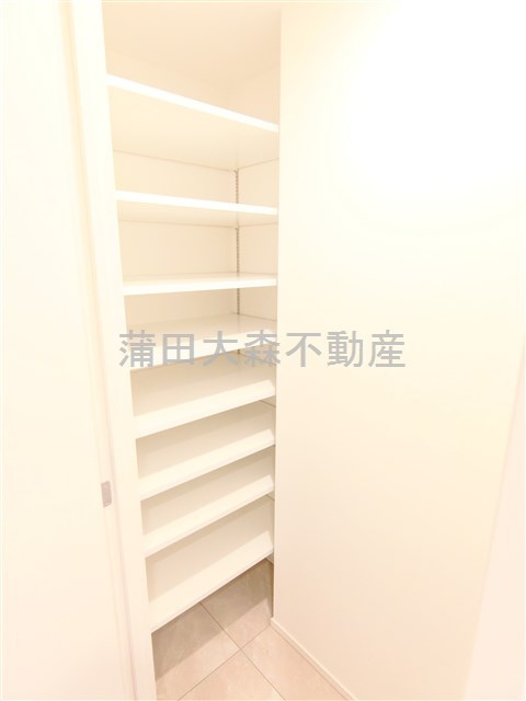シーズンフラッツ蒲田の収納|玄関収納➁　棚収納