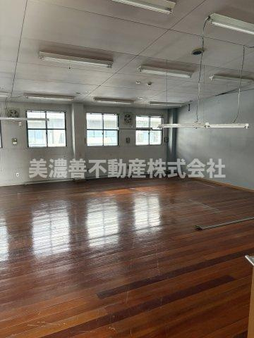 ６６４６０　岐阜市鏡島南事業用倉庫の内装