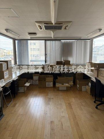 ６６４６０　岐阜市鏡島南事業用倉庫の内装