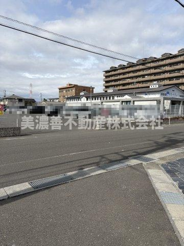 ６６４６０　岐阜市鏡島南事業用倉庫の駐車場