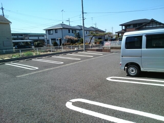 ラフィーネの駐車場|駐車スペースもあります