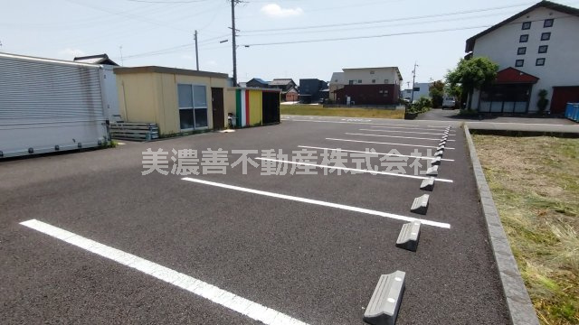 ６６９２２　大垣市墨俣町墨俣事務所付き戸建の駐車場