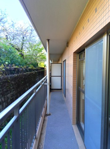 グラーノ芦屋のバルコニー|暖かな日差しのふりそそぐバルコニー