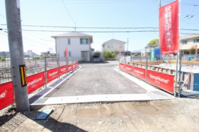 大そねⅥ　4号棟　新築戸建（全5区画）の前面道路含む現地写真|北側　幅　5.0ｍ　