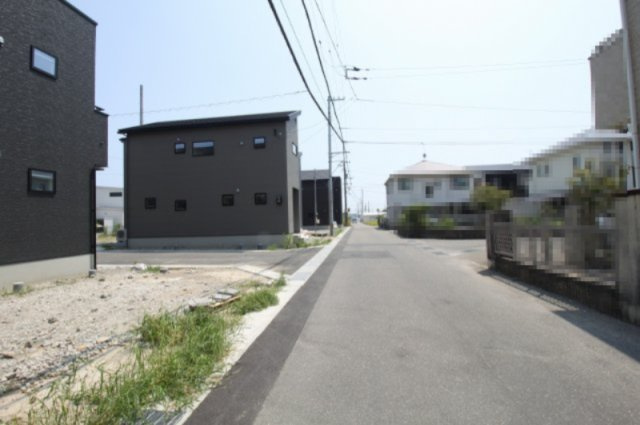 大そねⅥ　4号棟　新築戸建（全5区画）の前面道路含む現地写真|幅　5.0ｍ　