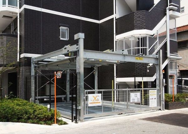 グランカリテ神戸WESTの駐車場
