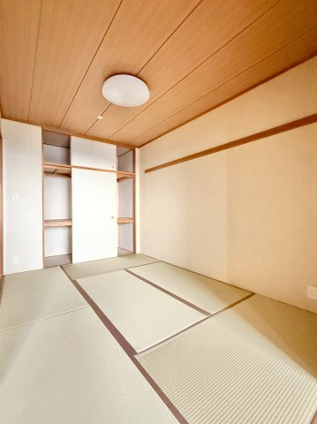 ブライトタウン上島A棟の和室|和室があると落ち着きますね！こちらも状態がすごく良好なので、このまま利用して頂くことができます。