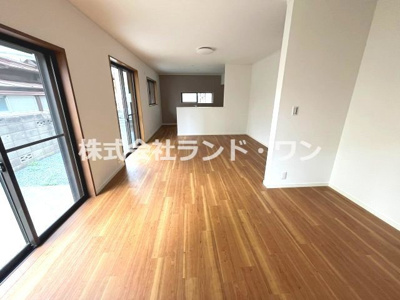 【居間・リビング】 | 所沢市荒幡 | 開放感と採光にこだわった19.6帖のLDK