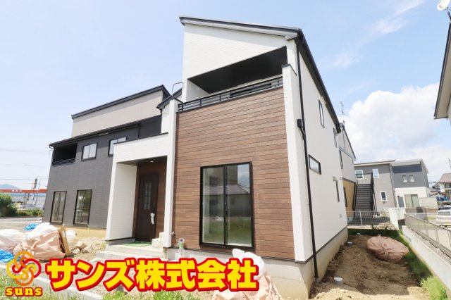 郡山市富田町字前川原　　　２号棟　　　富田小学校、富田中学区の外観|南東側から見た外観♪