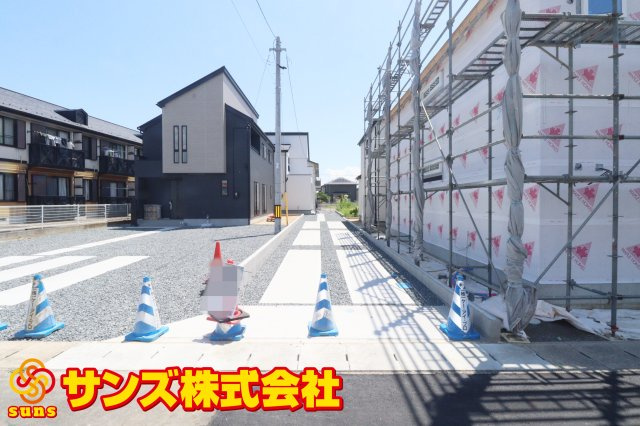 郡山市富田町字前川原　　　２号棟　　　富田小学校、富田中学区の外観|西側から見た駐車場を含む外観♪